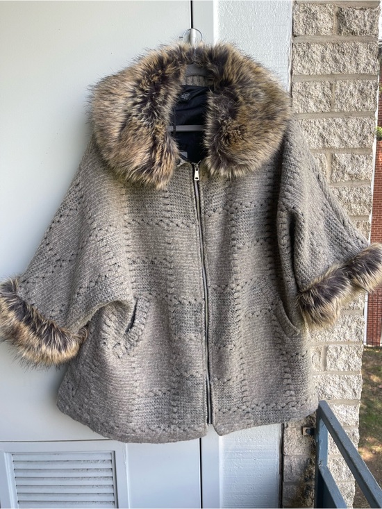 Colorine Sweaters - Taupe Knit Zip-Front merino wool Women's Sweater Cape with Faux Fur Trim